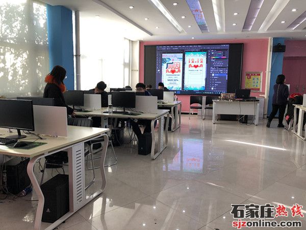 石家莊華師經(jīng)濟(jì)管理學(xué)校報(bào)名交多少錢?